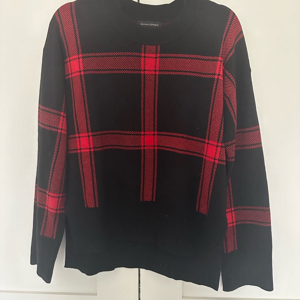 Banana Republic Black and Red Crewneck Sweater